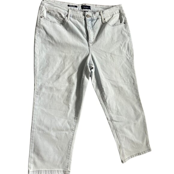 Charter Club Bristol Capri Size 14P Tummy Control Blue Denim - Picture 2 of 7